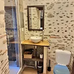 Wonderhost, Les De La Place Margot 포