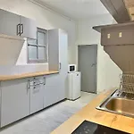 Wonderhost, Les De La Place Margot