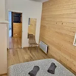 Wonderhost, Les De La Place Margot 아파트호텔 포