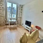 Wonderhost, Les De La Place Margot 아파트호텔 3*