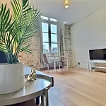 Wonderhost, Les De La Place Margot