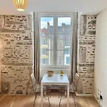 아파트호텔 Wonderhost, Les De La Place Margot 3*