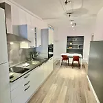 Wonderhost, Les De La Place Margot 아파트호텔 포