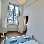 Wonderhost, Les De La Place Margot