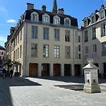 Wonderhost, Les De La Place Margot 아파트호텔