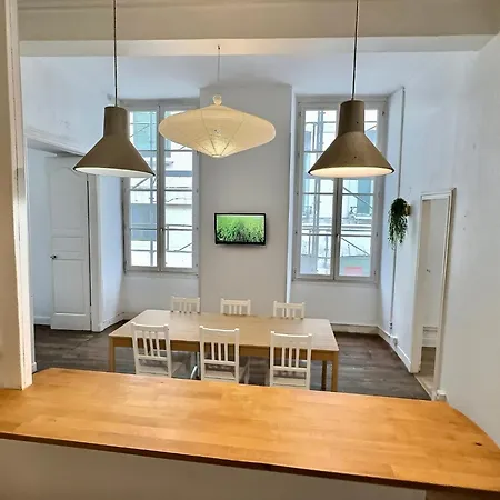 Wonderhost, Les De La Place Margot Lejlighedshotel Pau