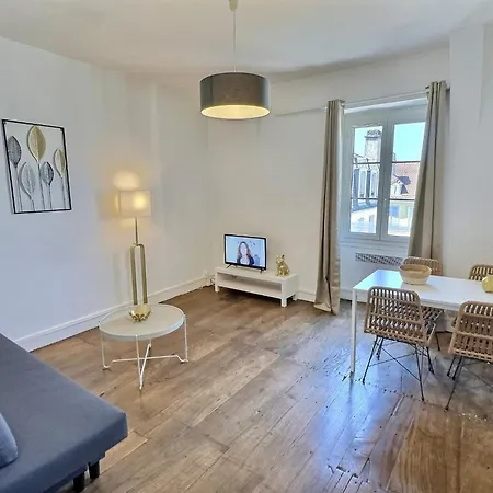 Wonderhost, Les De La Place Margot Lejlighedshotel Pau