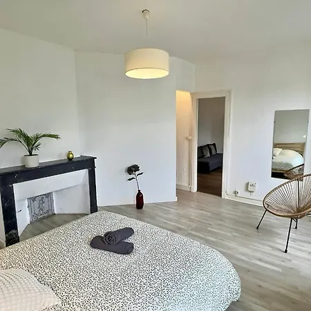 Lejlighedshotel Wonderhost, Les De La Place Margot Pau