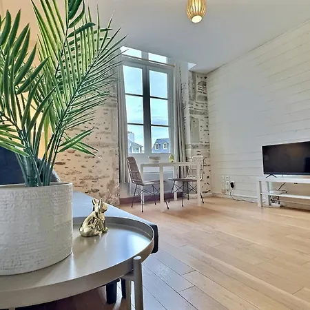 Wonderhost, Les De La Place Margot