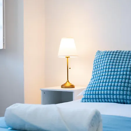 Wonderhost, Les De La Place Margot Hotel apartamentowy 3*