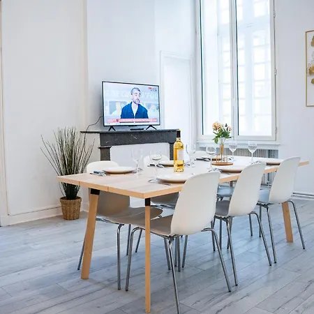 Wonderhost, Les De La Place Margot Lejlighedshotel 3*