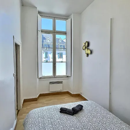 Wonderhost, Les De La Place Margot