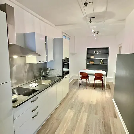 Wonderhost, Les De La Place Margot Hotel apartamentowy Pau