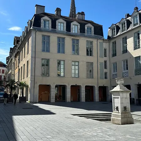 Wonderhost, Les De La Place Margot Aparthotel