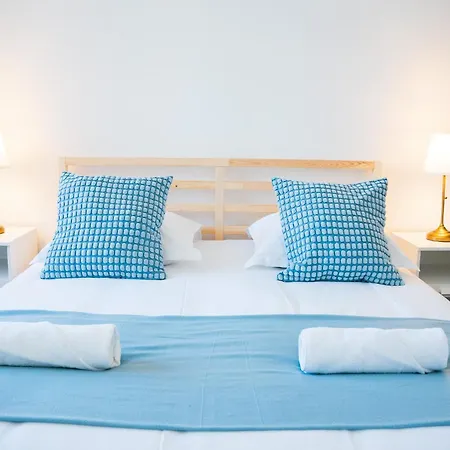 Wonderhost, Les De La Place Margot Hotel apartamentowy