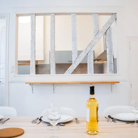 Lejlighedshotel Wonderhost, Les De La Place Margot 3*