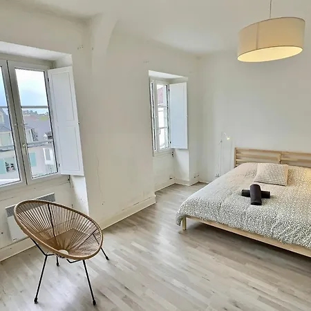 Wonderhost, Les De La Place Margot Hotel apartamentowy 3*