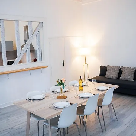 Lejlighedshotel Wonderhost, Les De La Place Margot 3*