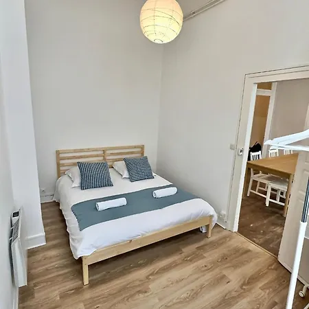 Wonderhost, Les De La Place Margot