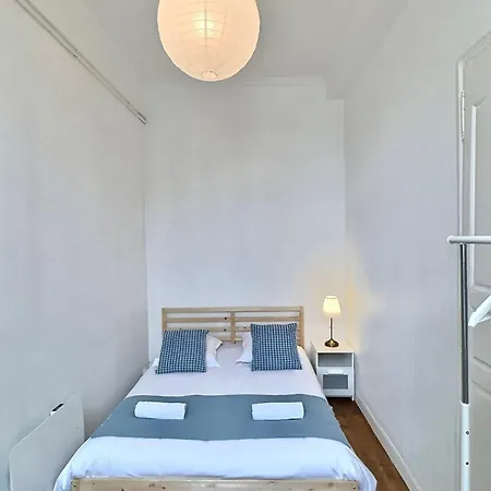 Wonderhost, Les De La Place Margot