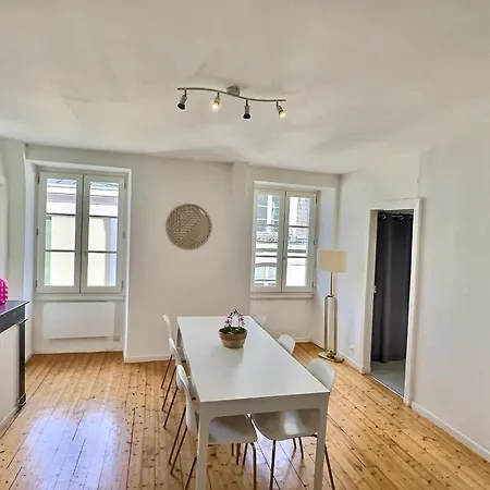 Wonderhost, Les De La Place Margot Hotel apartamentowy