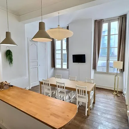 Aparthotel Wonderhost, Les De La Place Margot Pau