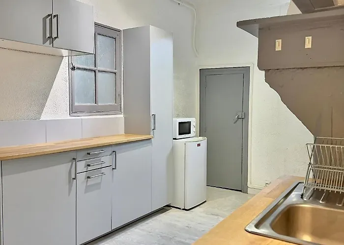 Wonderhost, Les De La Place Margot