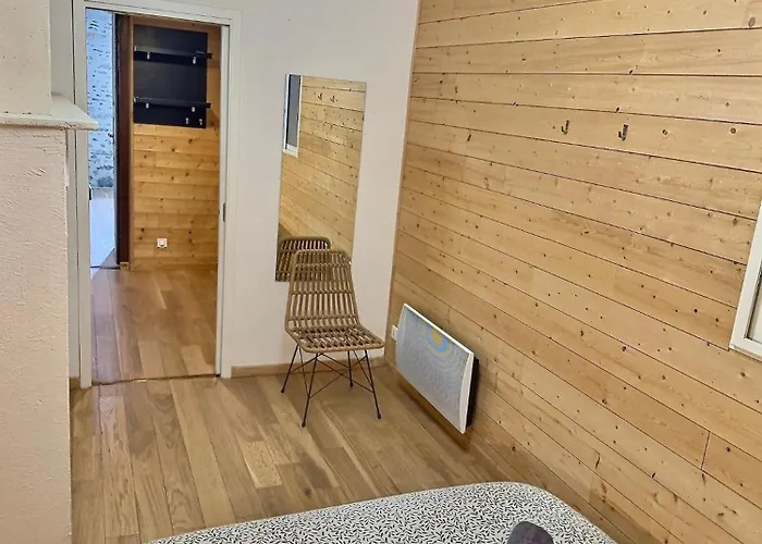 Wonderhost, Les De La Place Margot Lägenhetshotell Pau