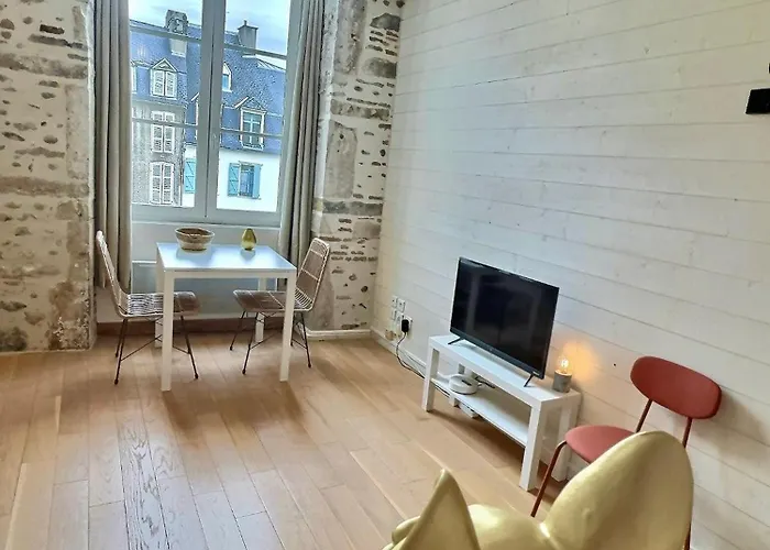 Wonderhost, Les De La Place Margot Aparthotel 3*