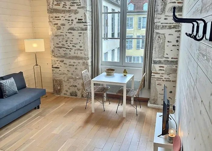 Aparthotel Wonderhost, Les De La Place Margot 3*