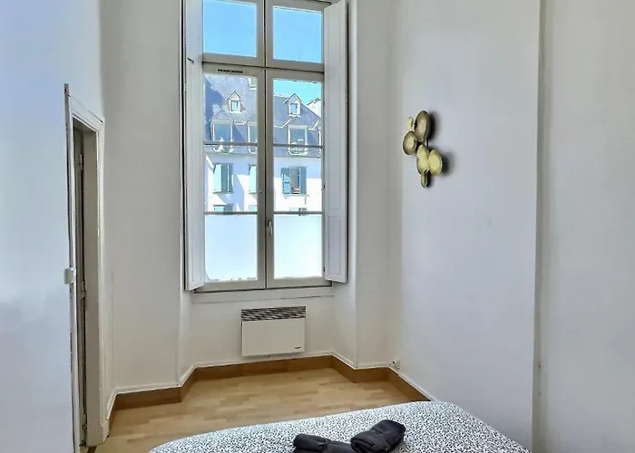 Wonderhost, Les De La Place Margot