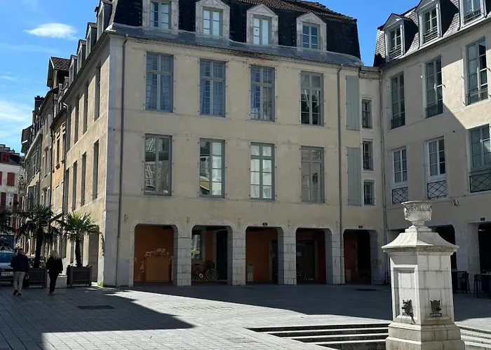 Wonderhost, Les De La Place Margot Aparthotel
